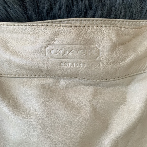 👜 COACH PEARL WHITE CROSSBODY BAG - Picture 2 of 3